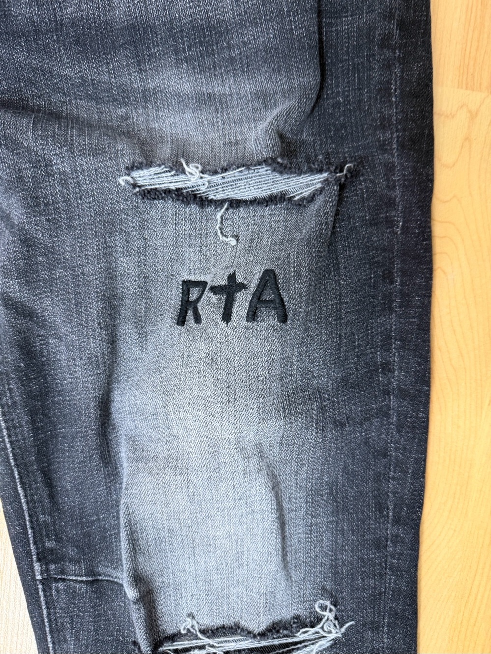 RTA Men’s Distressed Ripped Black Jeans Size 33 Logo Stretch - Picture 4 of 16